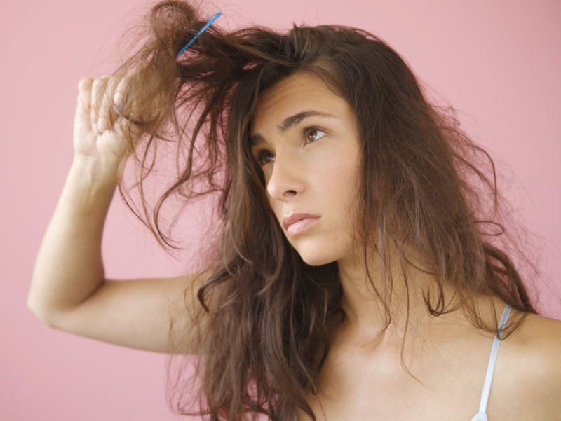 Nếu bạn thấy rằng mình đang trải qua thời gian dài với mái tóc xấu, hãy suy nghĩ đến chuyện đi cắt tóc.