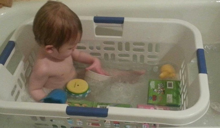 Muốn đồ chơi của con không bị trôi nổi và giữ trẻ an toàn khi tắm, bạn có thể dùng cách này.