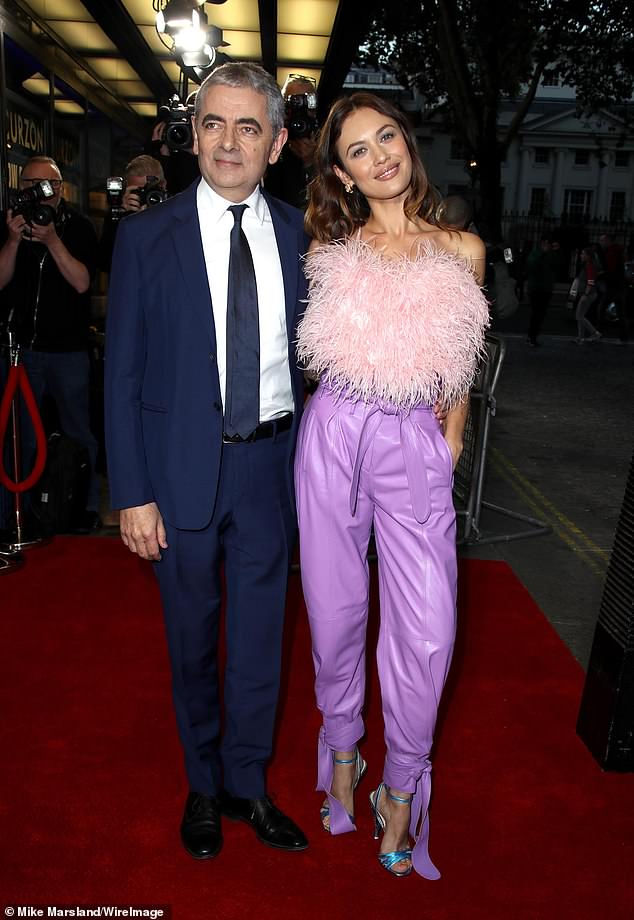 Đôi bạn diễn Rowan Atkinson và Olga Kurylenko.