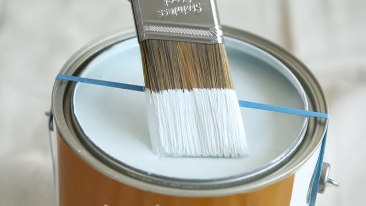 Cách làm này giúp lớp sơn được đều và mượt hơn.