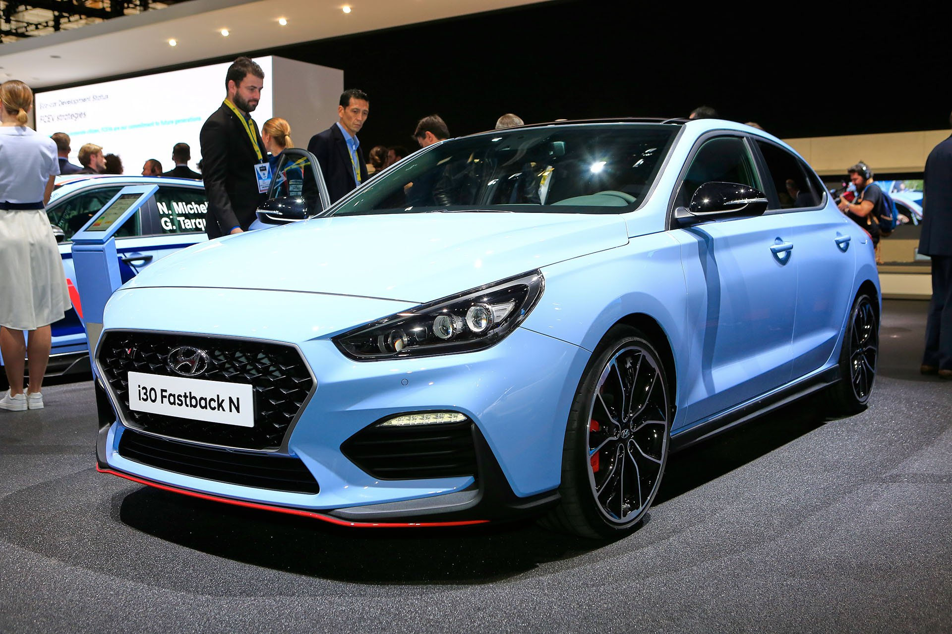 7f9b4505-2019-hyundai-i30-n-fastback-paris-live-03