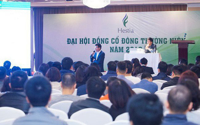 Giá chào bán là mức giá theo thỏa thuận giữa HSA và nhà đầu tư trên cơ sở tham khảo giá trị sổ sách và giá thị trường.