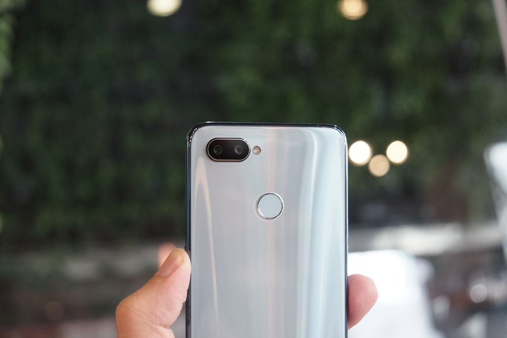 Realme 2 Pro cấu hình cao giá rẻ, Oppo F9, Bphone 3 coi chừng!