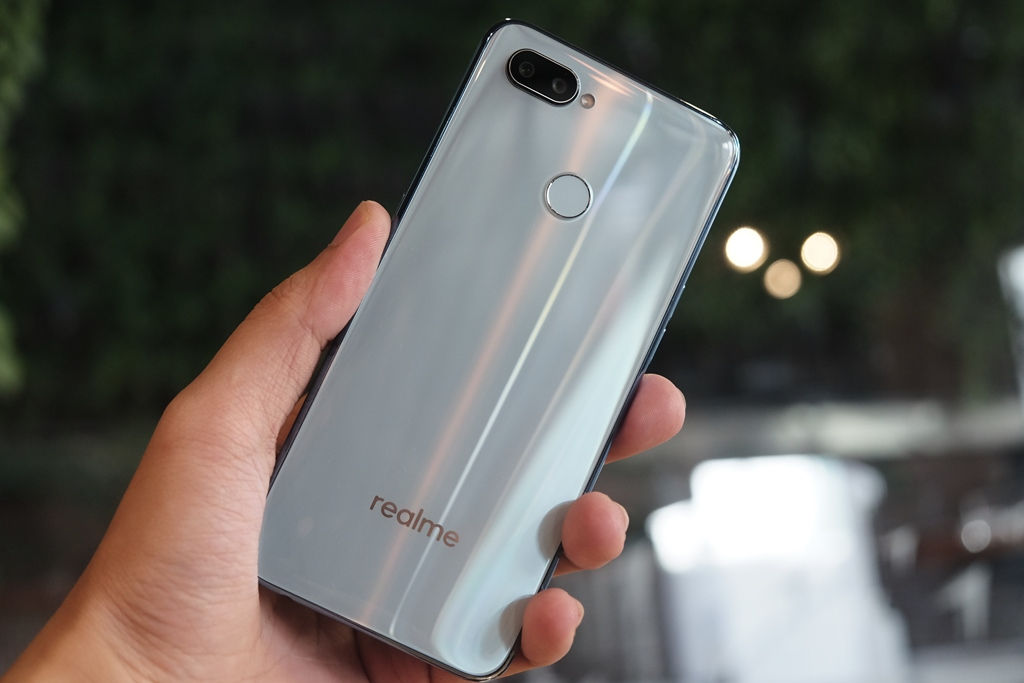 Realme 2 Pro cấu hình cao giá rẻ, Oppo F9, Bphone 3 coi chừng!