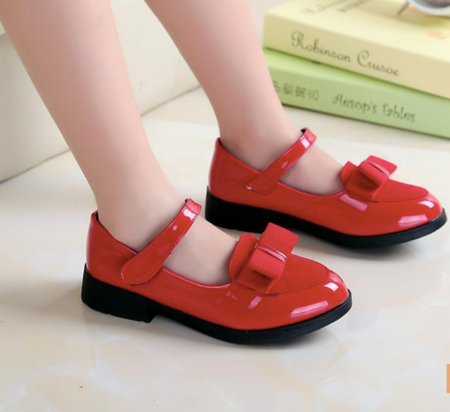   Ngày nay, kiểu giày búp bê khá đa dạng để bé có nhiều sự lựa chọn hơn.  