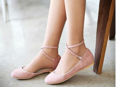 Một mẫu giày rất thích hợp với phong cách dễ thương, đáng yêu của các bé gái.