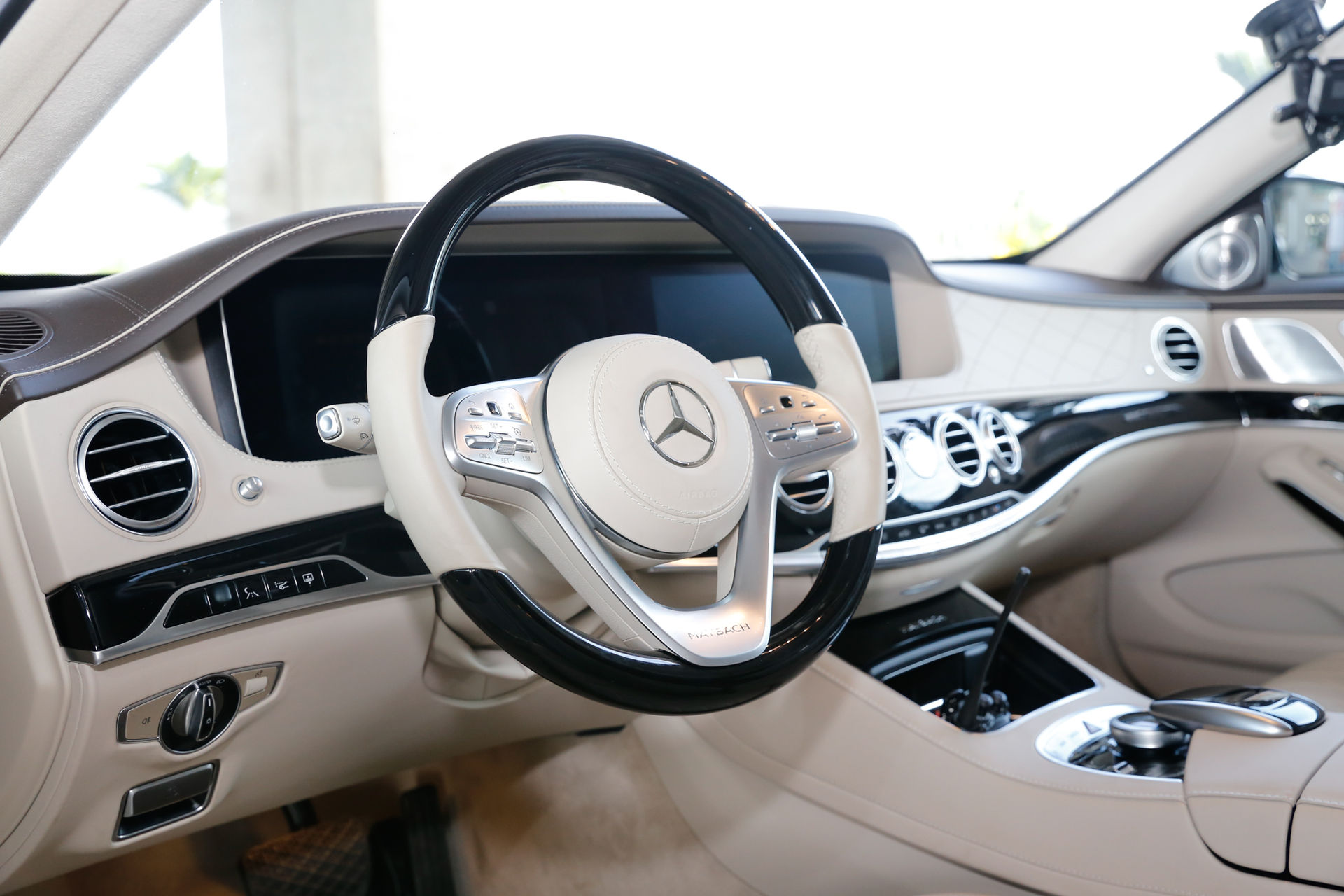 Trải nghiệm Mercedes-Benz S-Class, chiếc xe dành cho... thượng khách