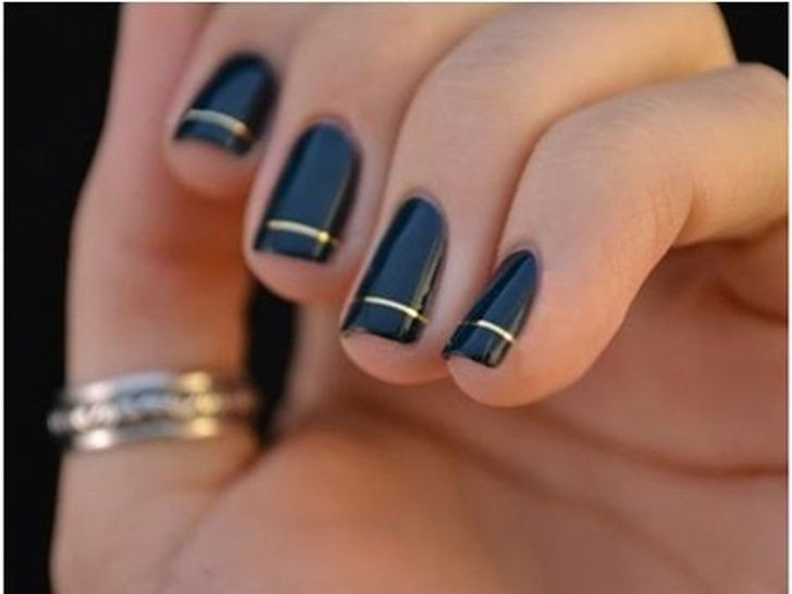 Tuyệt đối không nên chọn những bộ nail có màu sắc “lệch pha” với làn da của bạn. Bởi nó không chỉ khiến đôi tay trở nên lòe loẹt, mà còn “quê kiểng”. Ảnh: Apassionada