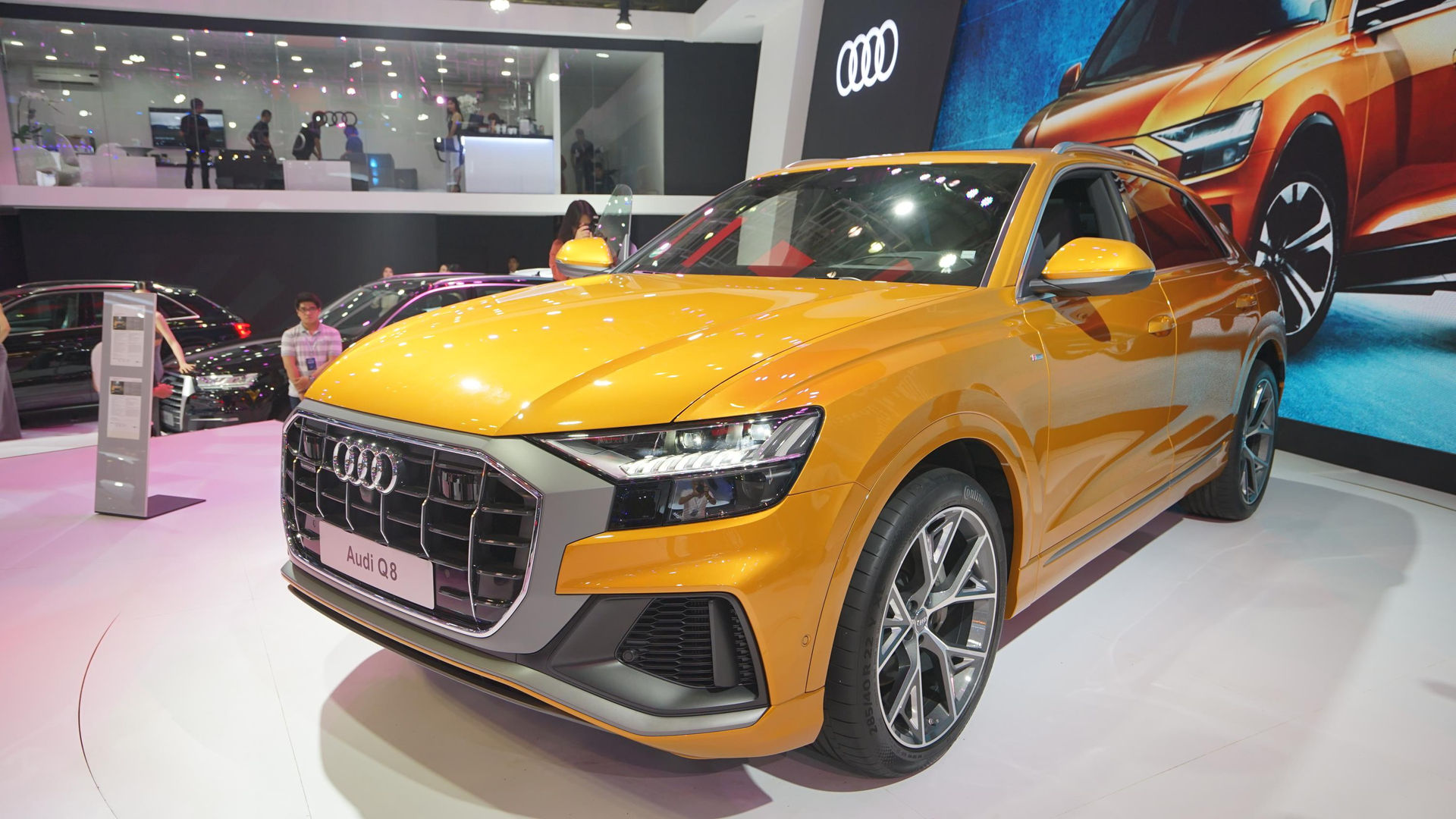 Ngoại thất Audi Q8 thể hiện ngôn ngữ thiết kế hoàn toàn mới.