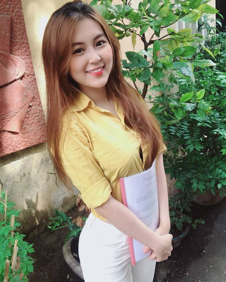 Trân Trần - hotgirl sư phạm xinh như thiên thần khiến vạn chàng trai điêu đứng