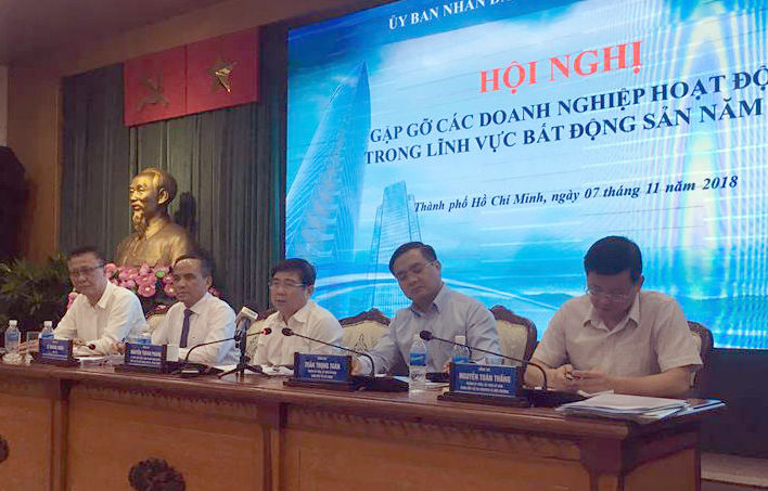 Ông Nguyễn Thành Phong trả lời kiến nghị của doanh nghiệp.