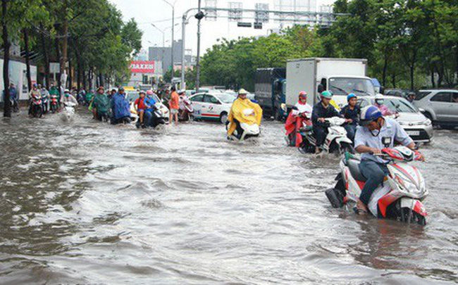 Đường Nguyễn Hữu Cảnh ngập nặng mỗi khi trời mưa.