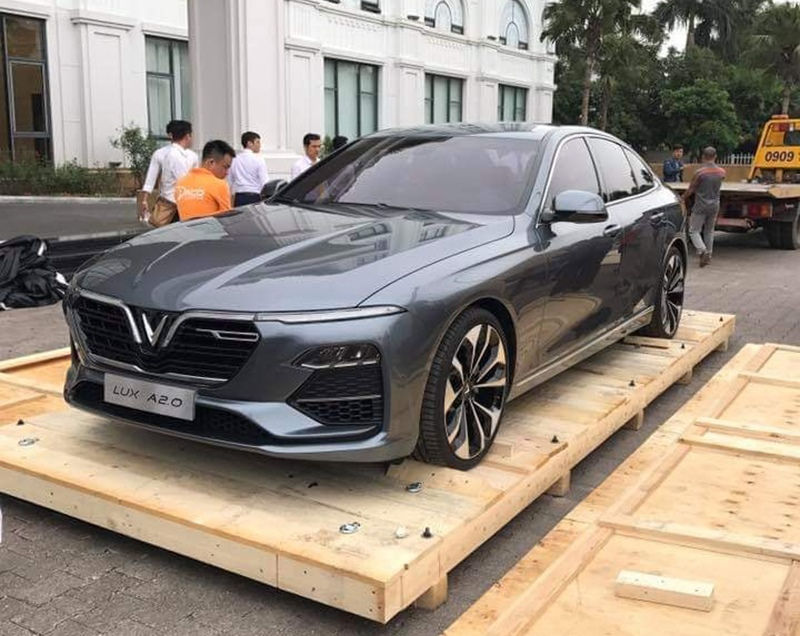 Chiếc sedan VinFast Lux A 2.0 đã được đưa về Hà Nội sau khi trưng bày ở Paris Motor show 2018.