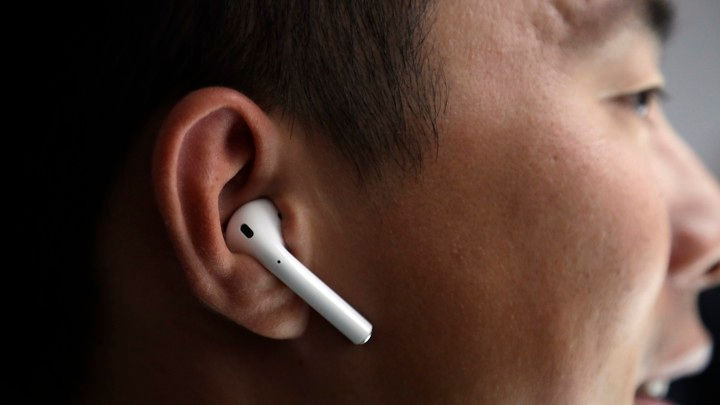 GoerTek, nhà sản xuất tai nghe không dây Airpods cho Apple tại Sơn Đông, Trung Quốc, sẽ chuyển sản xuất sang Việt Nam.