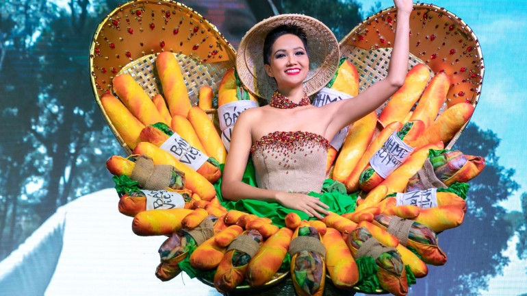 Cơ hội nào cho trang phục “Bánh mì” của H Hen Niê Miss Universe?