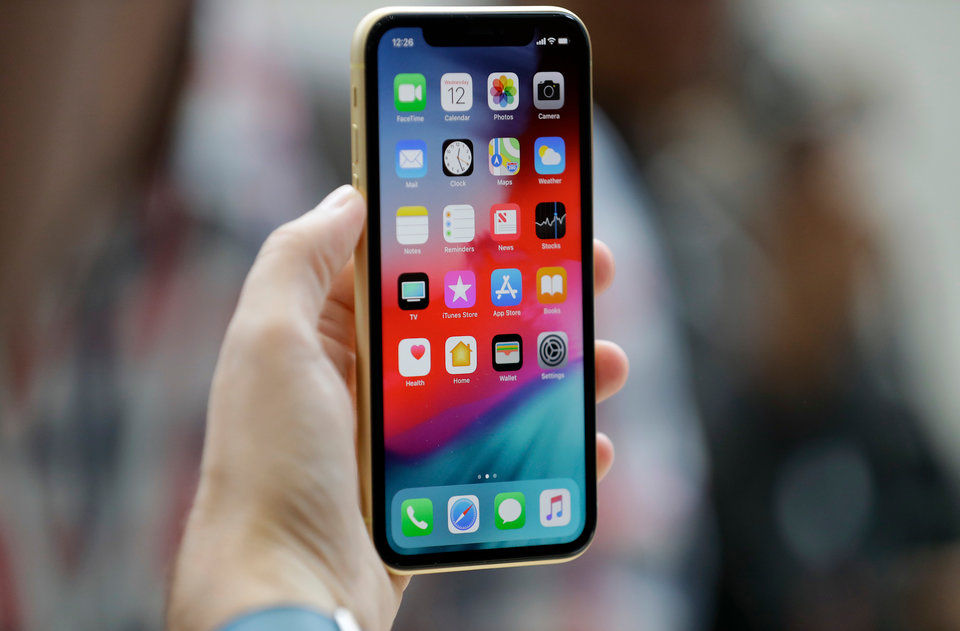 iPhone XR hấp dẫn vì giá rẻ, nhưng iPhone XS có đến 9 lý do nên mua hơn