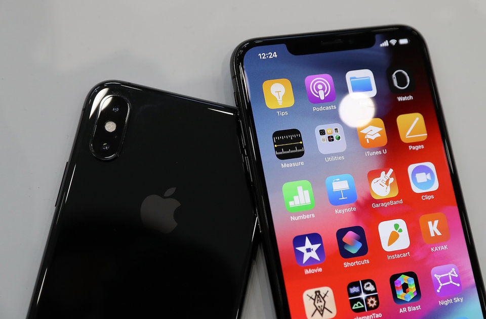 iPhone XR hấp dẫn vì giá rẻ, nhưng iPhone XS có đến 9 lý do nên mua hơn