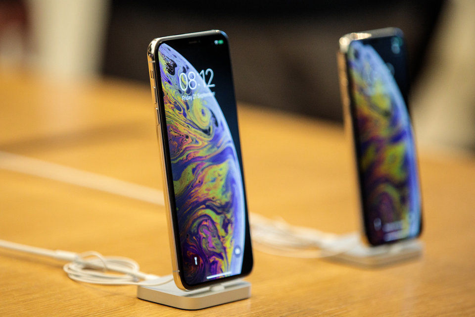 iPhone XR hấp dẫn vì giá rẻ, nhưng iPhone XS có đến 9 lý do nên mua hơn