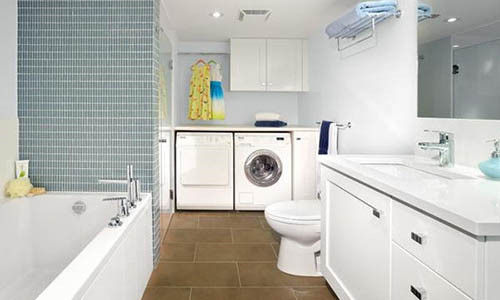 Nếu chọn được vị trí đặt máy giặt hợp lý trong nhà tắm, phải là chỗ khô ráo để bảo vệ máy giặt. Ảnh minh họa (nguồn internet).