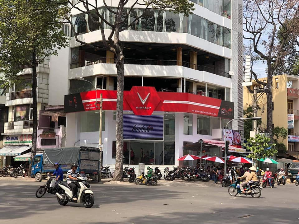 Đại lý VinFast nằm ngay góc ngã tư Lê Hồng Phong - An Dương Vương,quận 5, TP.HCM
