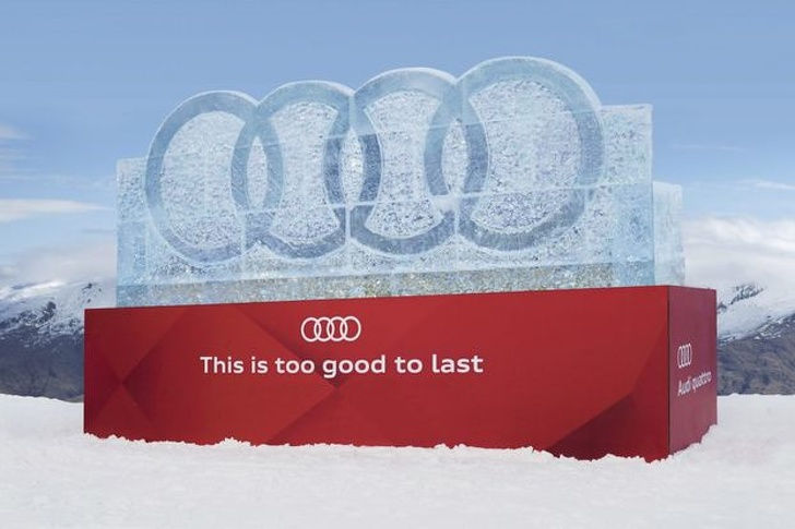 Audi lắp đặt logo băng khổng lồ và ra chương trình khuyến mãi cho đến khi tấm băng tan.