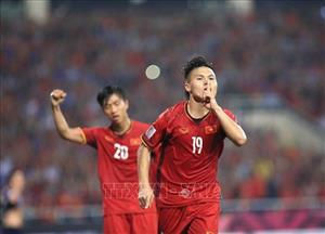 Với bàn thắng mở tỷ số 1-0 ở phút 82, Quang Hải (19) đã giải tỏa tâm lý và góp phần vào chiến thắng của Việt Nam trong trận đấu khó khăn với Philippines ở bán kết lượt về. Ảnh: TTXVN