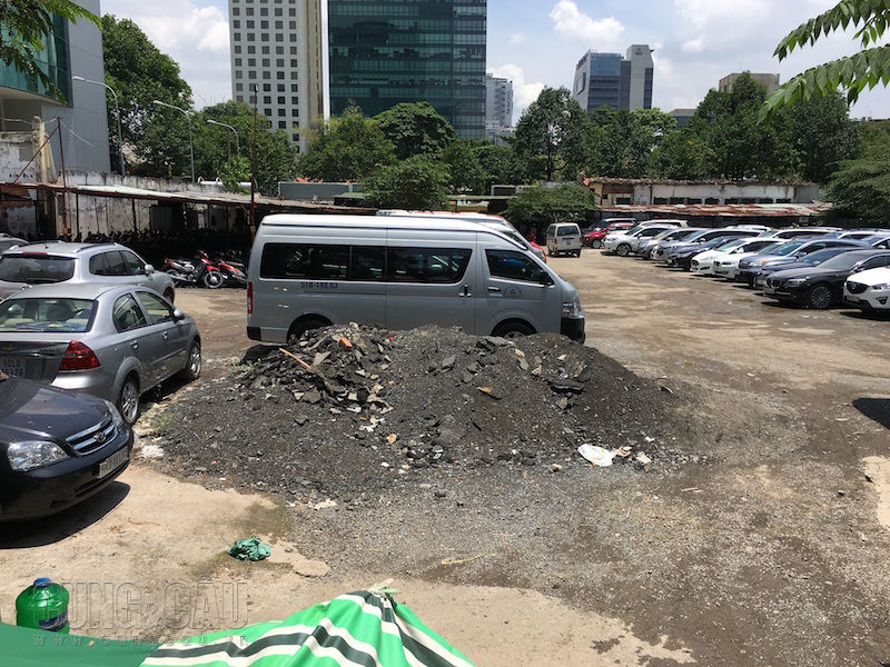 Khu đất số 8-12 đường Lê Duẩn, quận 1, TP.HCM đang làm bãi giữ xe.