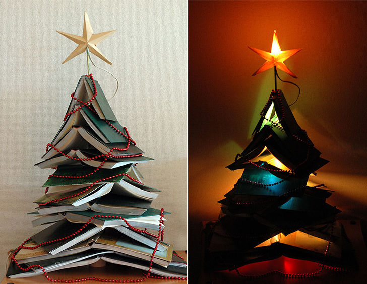 Ý tưởng làm cây thông Noel từ những cuốn sách, cuốn sổ này rất tuyệt. Bạn chỉ cần khéo léo sắp xếp một chút thôi. Trang trí bằng vòng cườm và một ngôi sao trên cùng. Bóng đèn được đặt lấp ló phía sau tạo ánh sáng vô cùng đẹp mắt.