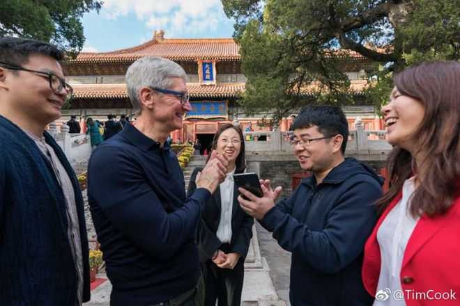   Chuyến thăm của Tim Cook tới Trung Quốc mới đây là một phần trong nỗ lực nhằm duy trì hình ảnh đẹp của Apple và Cook trong mắt giới lãnh đạo Trung Quốc.  