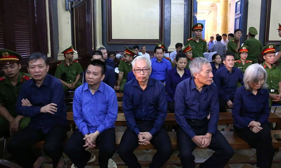 Hàng loạt lãnh đạo, nhân viên DongABank đi tù ở vụ án này. 