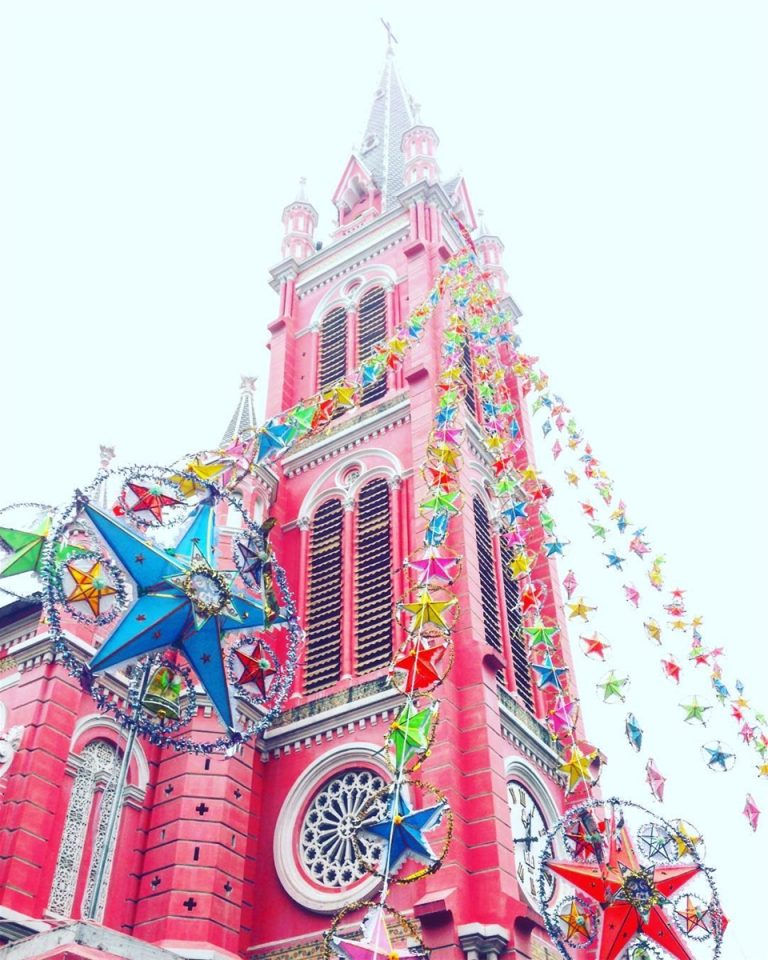 Nhà thờ Tân Định được trang trí lộng lẫy đón chào Giáng Sinh (Ảnh ST)
