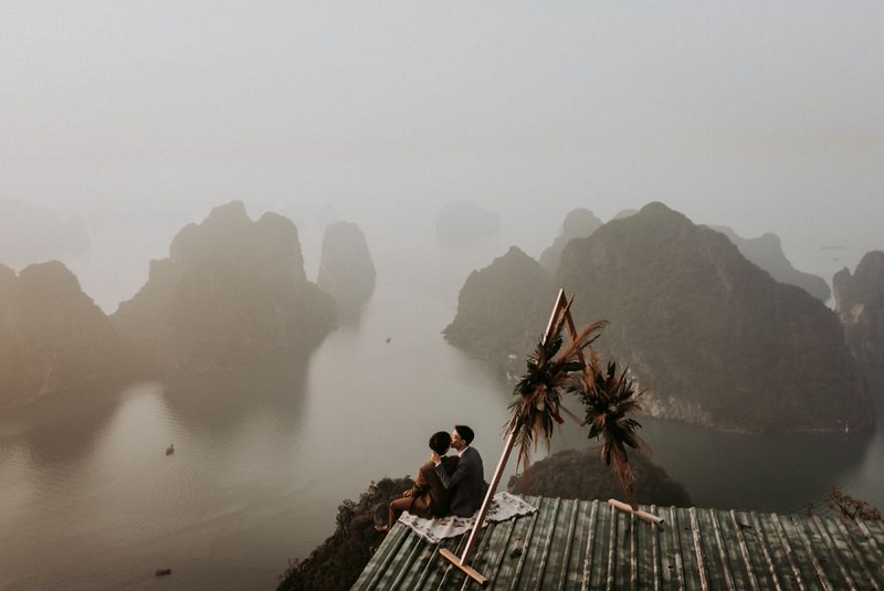 Bức ảnh duy nhất của Việt Nam may mắn lọt vào bảng danh sách được chụp tại núi Bài Thơ. Thiên nhiên và tình yêu con người hòa làm một dưới ống kính của nhiếp ảnh gia Tiến Phan.