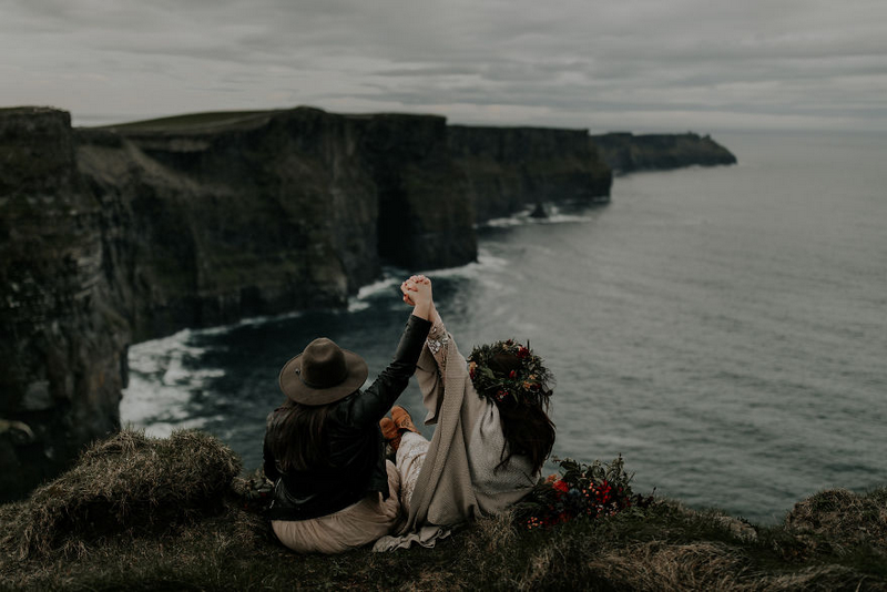 Khung cảnh chính của bức ảnh được chụp tại Vách đá Moher, Ireland bởi Summer Ghantous.