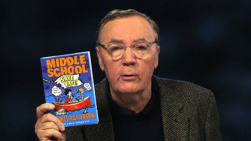   James Brendan Patterson sinh năm 1947. Nghề nghiệp: Nhà văn. Năm 2016, lần thứ 3 liên tiếp ông lọt vào danh sách những nhà văn có thu nhập cao nhất của tạp chí Forbes, với thu nhập 95 triệu USD.  