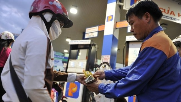 Giá xăng dầu tiếp tục giảm từ 15h ngày 21/12.