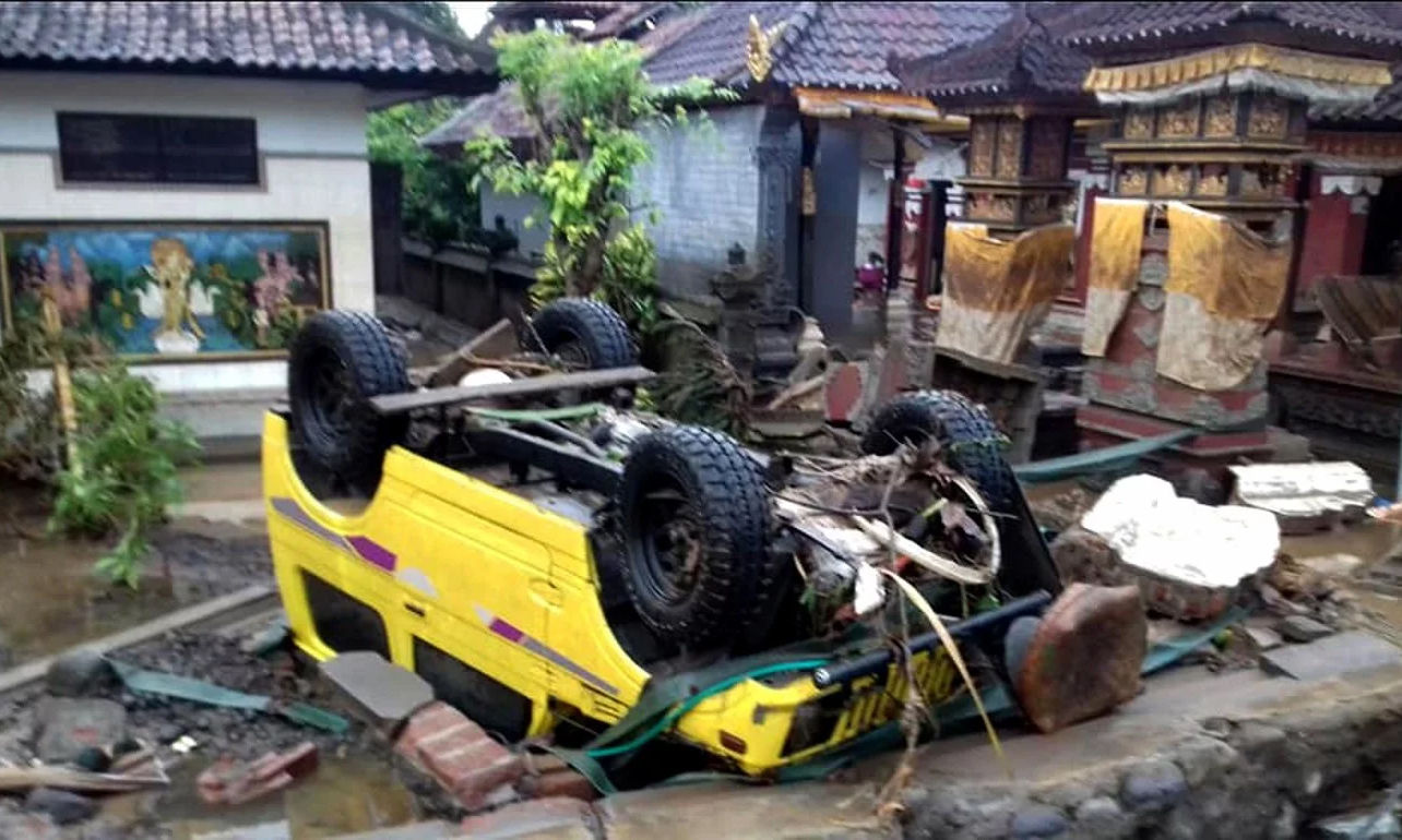 Indonesia hoang tàn sau vụ sóng thần khiến 169 người thiệt mạng, cả ngàn người bị thương