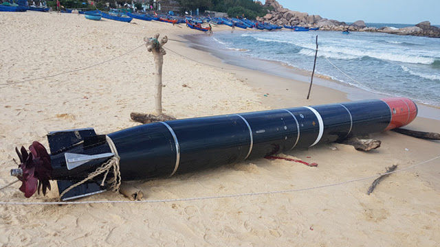 Trung Quốc giải thích gì về quả ngư lôi dạt vào bờ biển Phú Yên