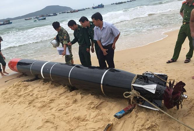 Trung Quốc giải thích gì về quả ngư lôi dạt vào bờ biển Phú Yên