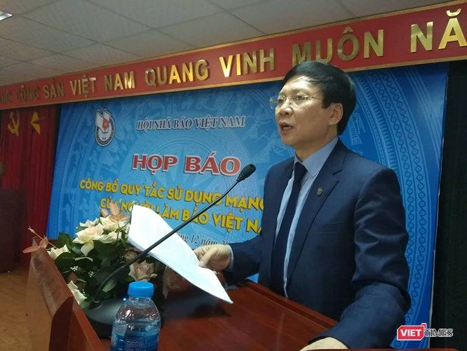 Ông Hồ Quang Lợi – Phó Chủ tịch Hội Nhà báo Việt Nam lưu ý các phóng viên, nhà báo chính là người cần phát huy vai trò dẫn dắt, định hướng thông tin, đặc biệt là trên môi trường MXH.