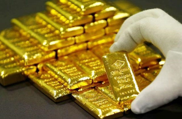 Giá vàng tăng mạnh do USD và chứng khoán giảm sâu