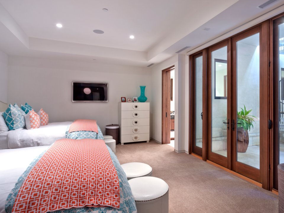 Phòng ngủ dành cho khách được trang bị đầy đủ tiện nghi. (Ảnh: Villa Real Estate)