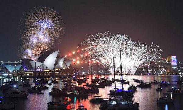 Trình diễn pháo hoa ở cảng Sydney tối 31/12 trước khi chào đón năm mới 2019. Ảnh AFP