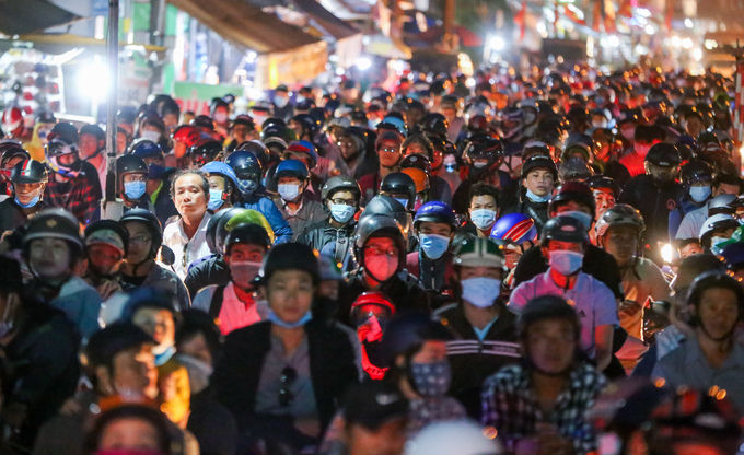 Người dân đổ về Sài Gòn sau kỳ nghỉ Tết Dương lịch chiều ngày 1/1/2019.