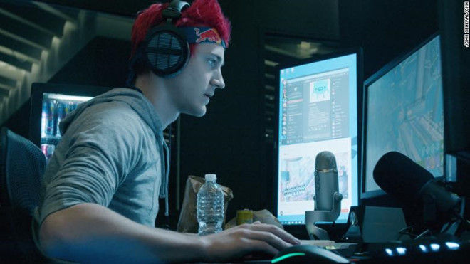 Tyler Blevins “Ninja” streaming trong lúc chơi game Fortnite. Ảnh: CNN.