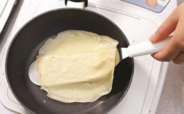 Món ngon mỗi ngày: Cách làm bánh crepe cuộn mềm mịn ngon khó cưỡng