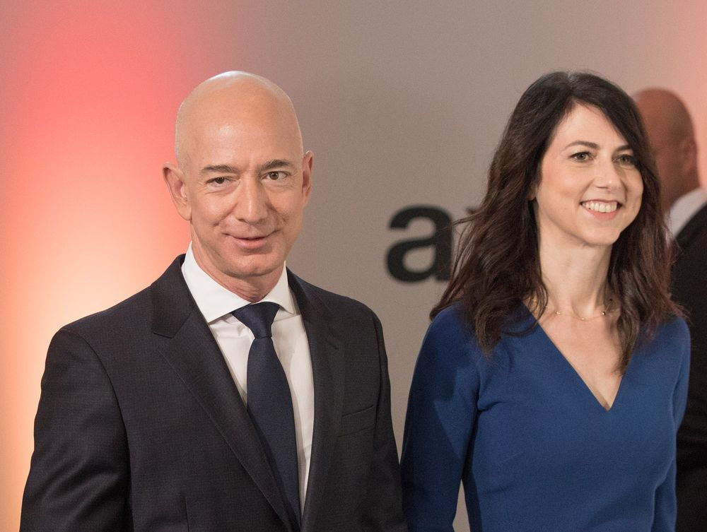 Vợ chồng Jeff và MacKenzie Bezos. Ảnh: Getty Images