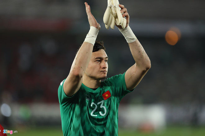 Đặng Văn Lâm và đồng đội chịu trận thua đáng tiếc trước Iraq ở Asian Cup 2019. Ảnh: Minh Chiến.