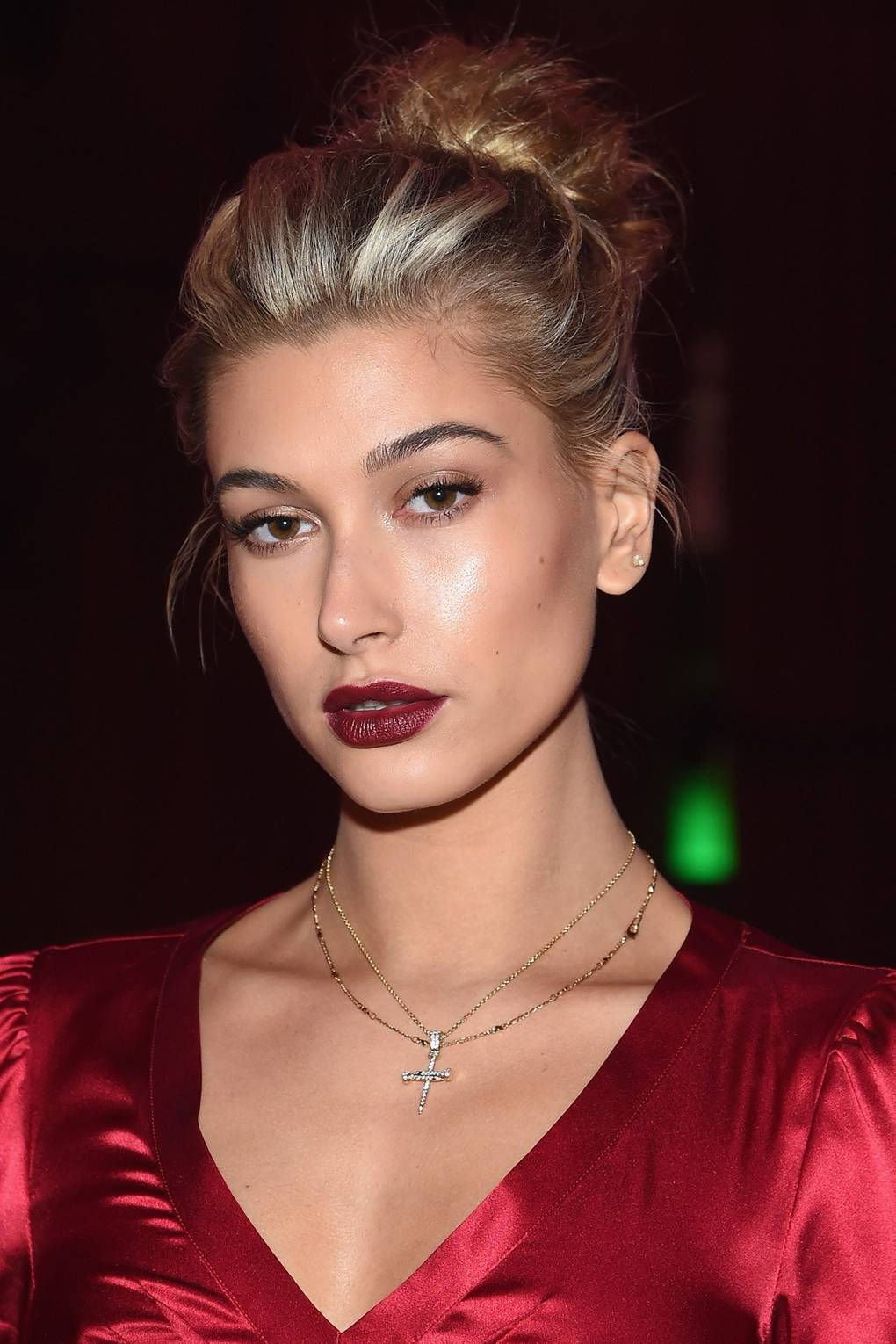 Hailey đã tham dự Giải thưởng Video âm nhạc iHeartRADIO ở Canada với một bản cập nhật đẹp và tóc búi