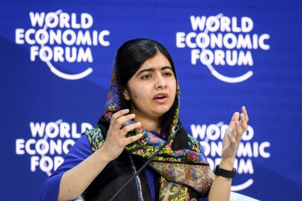 Malala Yousafzai, người được trao giải Nobel Hòa bình Pakistan, nói chuyện trong một phiên họp tại cuộc họp thường niên của Diễn đàn Kinh tế (WEF) vào ngày 25/1/2018 tại Davos, miền đông Thụy Sĩ.