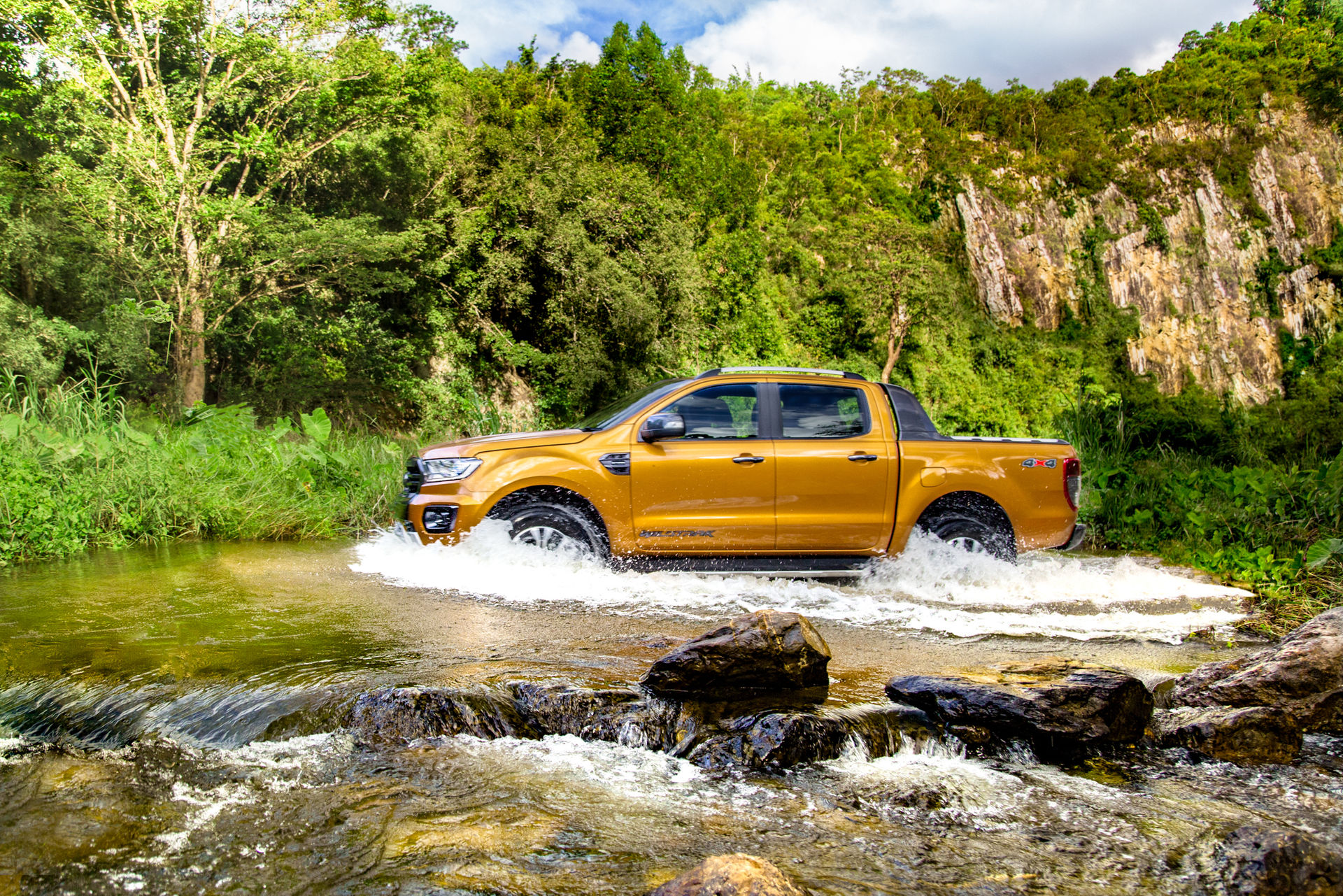 Ford Ranger lâu nay luôn là dòng xe bán tốt nhất phân khúc.